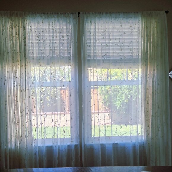 Set of 2 Sheer Rod Panels Curtains Off-white Flowers Embroidered 127cm 241cm - Picture 1 of 11